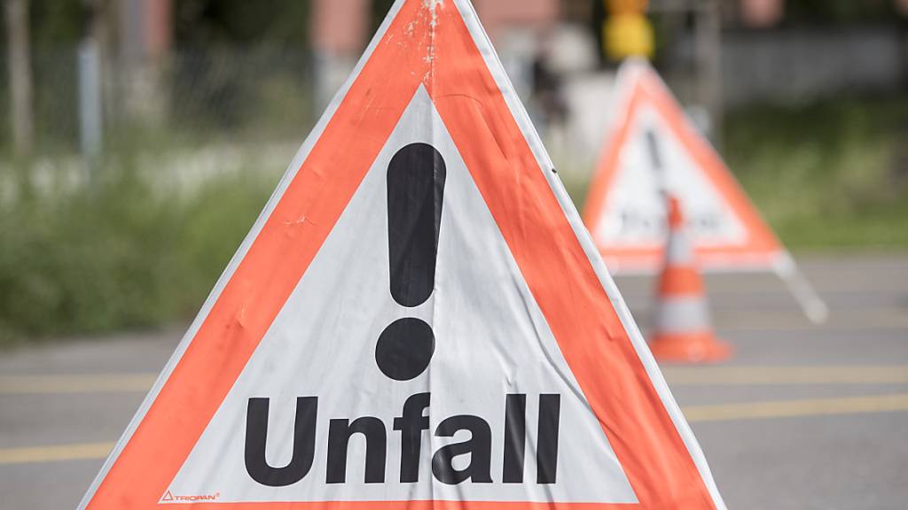 Bei einem Arbeitsunfall in Kloten wurde ein 26-jähriger Bauarbeiter tödlich verletzt. (Symbolbild)