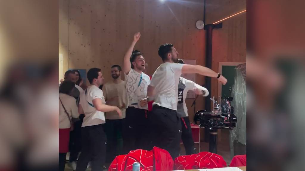 So feierten die Schweizer Curler ihre Medaille im House of Switzerland