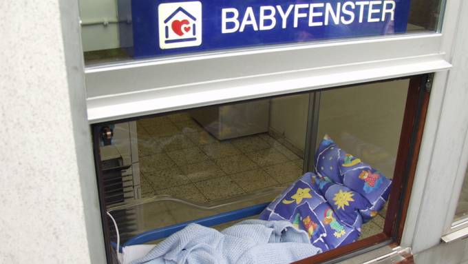 Nach Schliessung der Einsiedler Geburtenabteilung: Kommt das Babyfenster nach Schwyz?