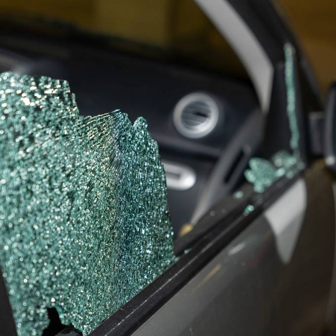 Mehrere Fahrzeuge ausgeräumt – Polizei verhaftet mutmassliche Autoknacker