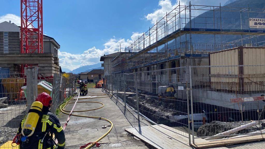 Ein Arbeiter ist am Donnerstag bei einem Brand auf einer Baustelle in Vionnaz (VS) schwer verletzt worden.