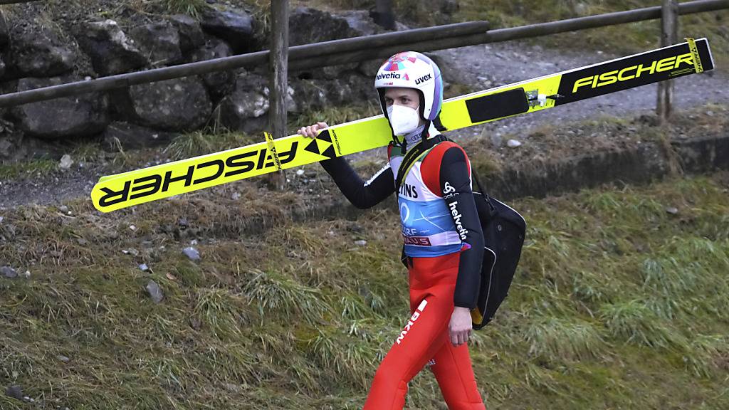 Schultert Simon Ammann die Ski auf dem Weg zu einer weiteren Weltcupsaison? Zumindest in den Kader-Listen von Swiss-Ski figuriert er weiterhin.