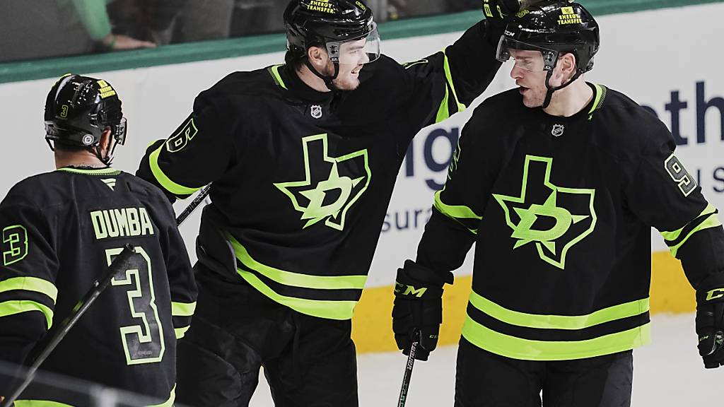 Dallas-Verteidiger Lian Bichsel (Bildmitte) trifft gegen Nashville erneut