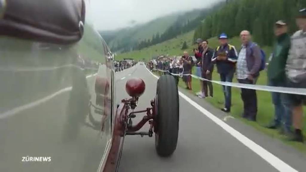 Klausenrennen: Oldtimer rasen den Pass hoch