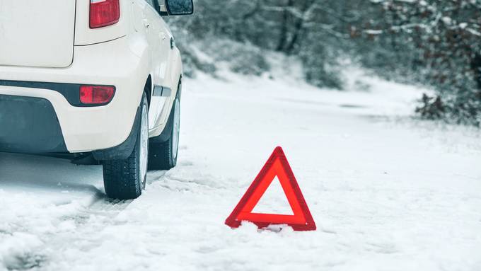 Autos verirren sich in Davos auf Langlaufloipe