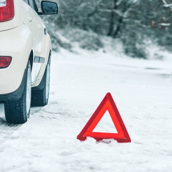 Autos verirren sich in Davos auf Langlaufloipe